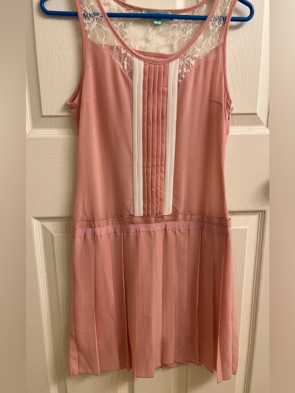 erGuo by Minty Dusty Pink and White Lace-Trim Pleated Drop Waist Dress